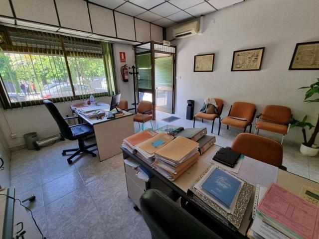 Local comercial en alquiler en Córdoba, Valdeolleros photo 0