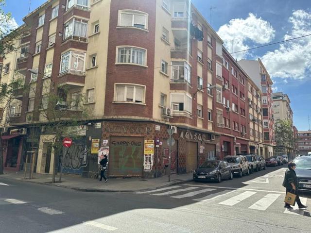 Local comercial en alquiler en Zaragoza, Las Fuentes photo 0