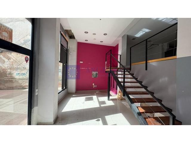 Local comercial en alquiler en Cáceres photo 0