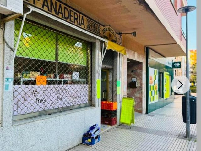 Local comercial en alquiler en Badajoz photo 0