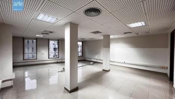 Oficina en alquiler en Manresa, Casc Antic photo 0