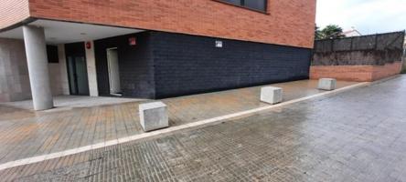 Local comercial en alquiler en Manresa, La Parada photo 0