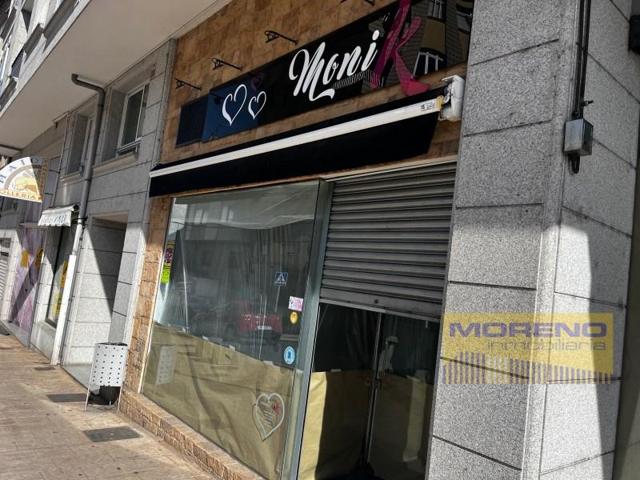 Local comercial en alquiler en Sarria photo 0