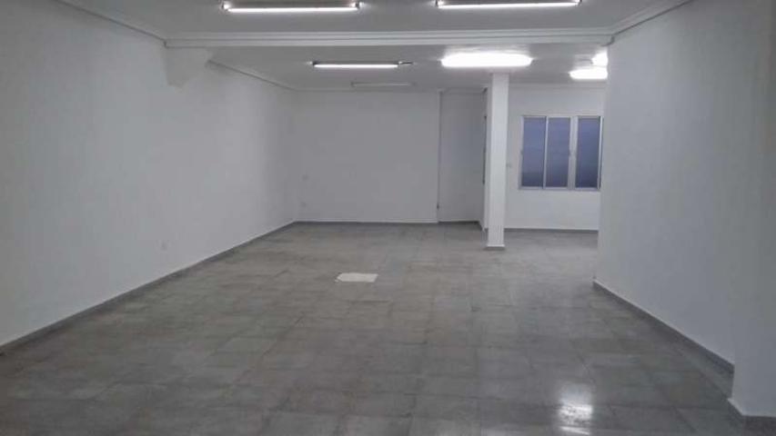 Local comercial en alquiler en Valdepeñas, Seis de Junio photo 0