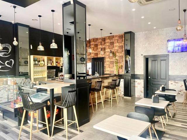 Local comercial en alquiler en Peligros, Centro photo 0