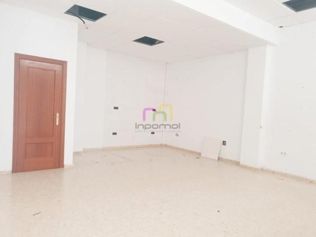 Local comercial en alquiler en Badajoz, Pardaleras photo 0