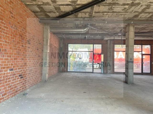 Local comercial en alquiler en La Bisbal d'Empordà photo 0