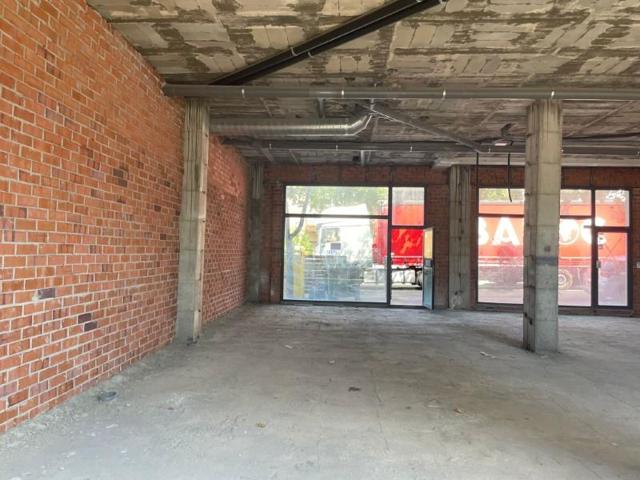 Local comercial en alquiler en La Bisbal d'Empordà photo 0