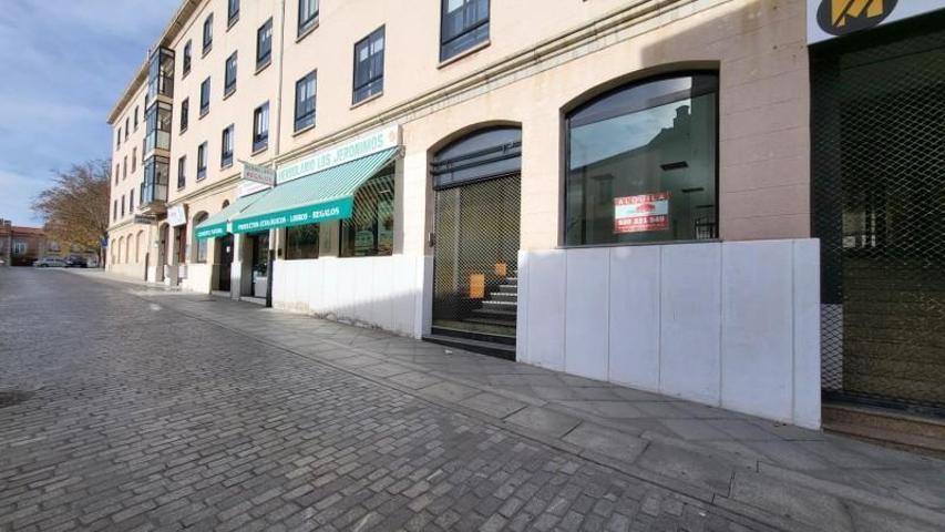 Local comercial en alquiler en Ávila, Centro photo 0