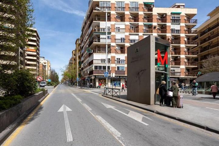 Local comercial en alquiler en Granada, Alhamar photo 0