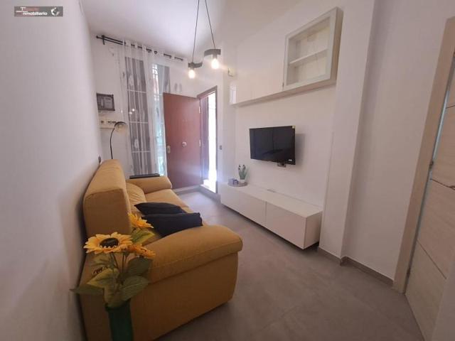Apartamento en alquiler en Almería, Almedina photo 0