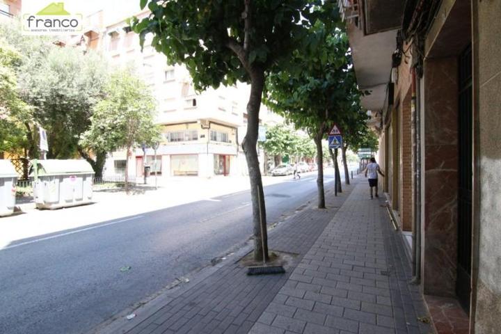 Local comercial en alquiler en Murcia, Barrio del Carmen photo 0