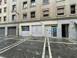 Local comercial en alquiler en Pamplona, Ensanche photo 0