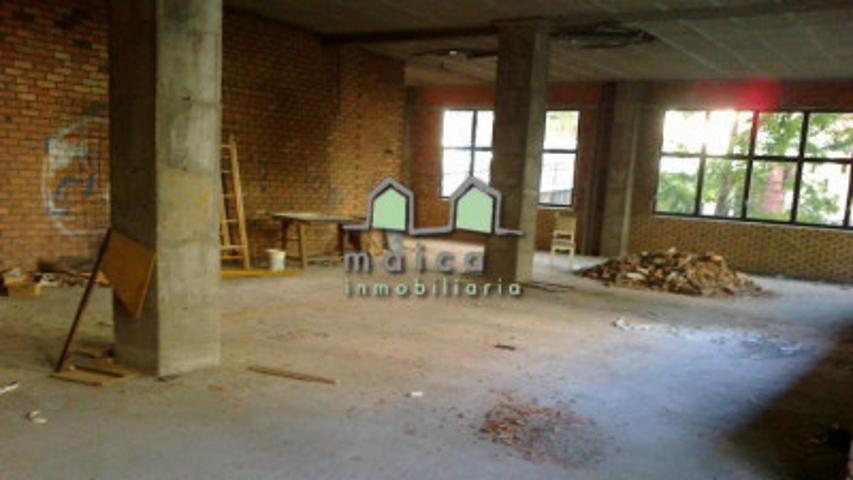 Local comercial en alquiler en Vigo, Pi y Margall photo 0