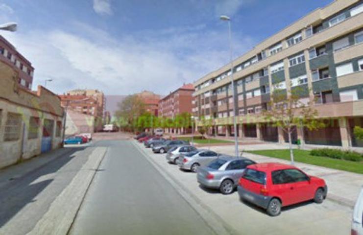 Local comercial en alquiler en Logroño, Portillejo photo 0