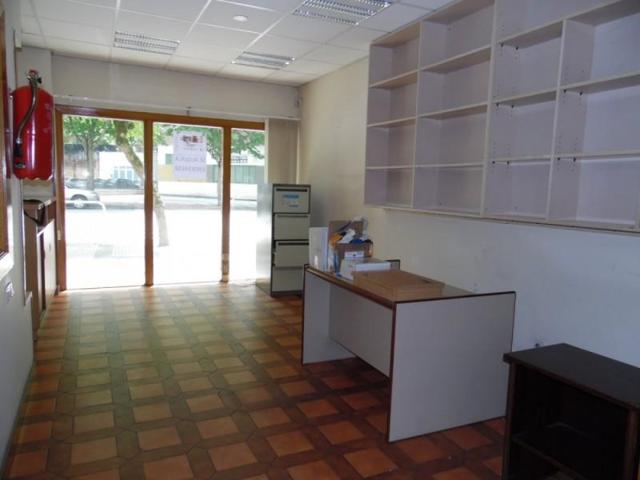 Local comercial en alquiler en Pamplona, Azpilagaña photo 0