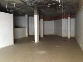 Local comercial en alquiler en Reus, Plaza - Almoster photo 0