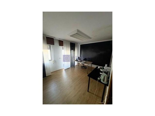 Local comercial en alquiler en Cáceres photo 0