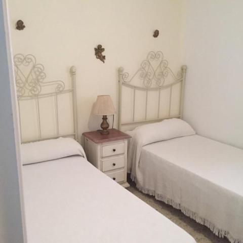 Adosada en alquiler en Chiclana de la Frontera, 1ª pista de La Barrosa photo 0