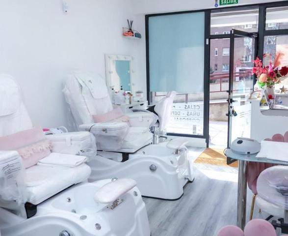 Local comercial en alquiler en Madrid, Peñagrande photo 0