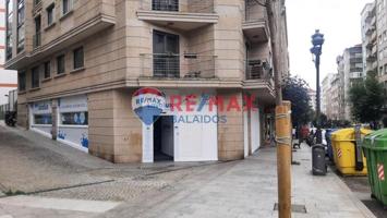 Local comercial en alquiler en Vigo, Centro Urbano photo 0