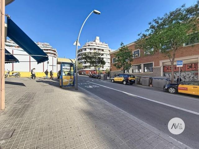 Local comercial en alquiler en Barcelona, Vila de Gràcia photo 0