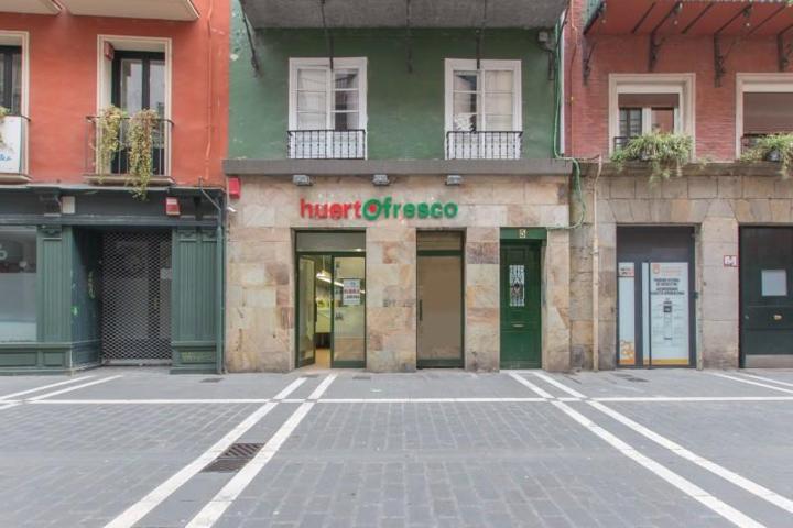 Local comercial en alquiler en Pamplona, Casco Antiguo photo 0