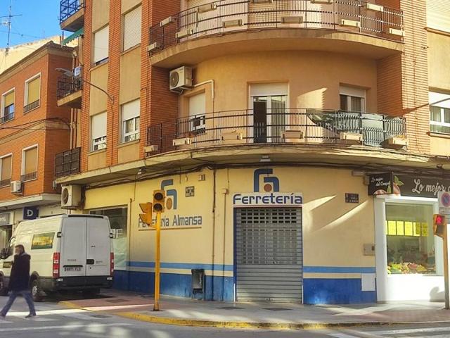 Local comercial en alquiler en Almansa, Centro photo 0