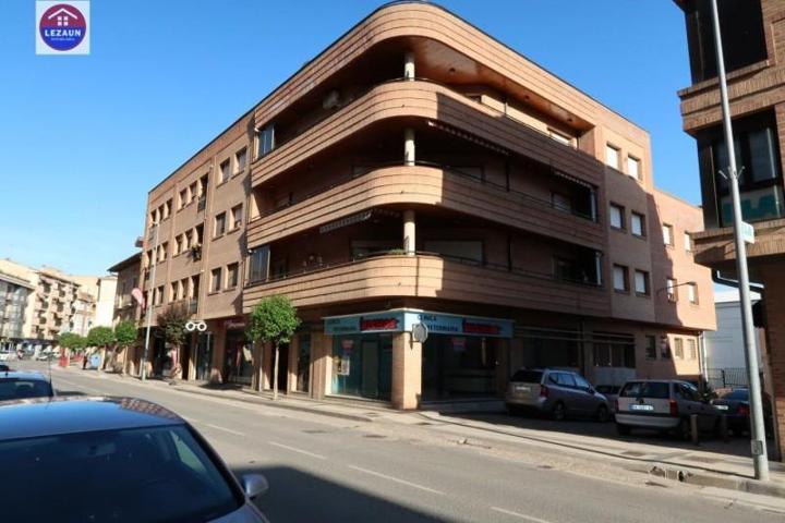 Local comercial en alquiler en Peralta, Peralta photo 0