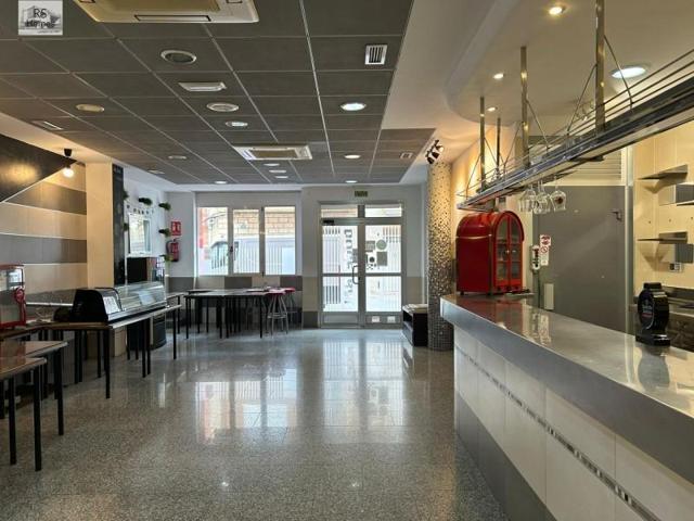 Local comercial en alquiler en La Pobla de Vallbona, Núcleo Urbano photo 0