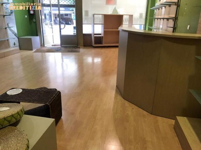 Local comercial en alquiler en Vigo, Traviesas photo 0