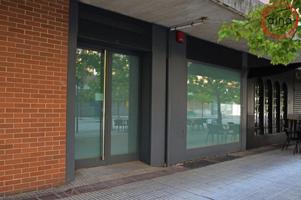 Local comercial en alquiler en Pamplona, Mendebaldea photo 0