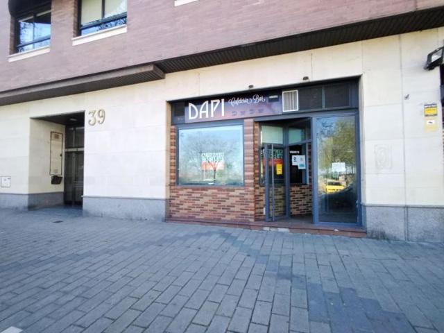 Local comercial en alquiler en Valladolid, Parquesol photo 0