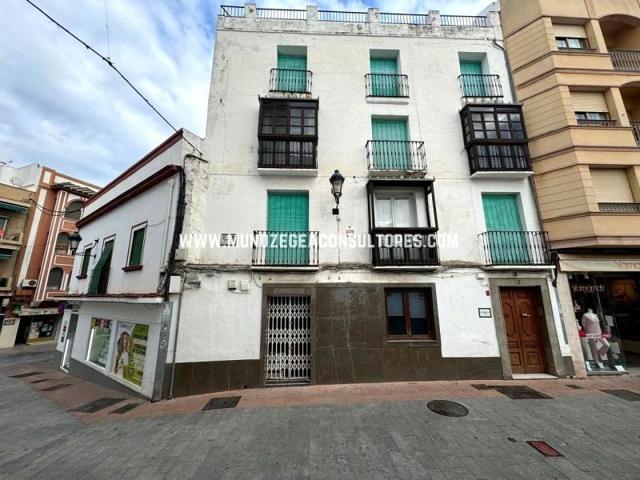 Local comercial en alquiler en Lucena, Plaza Nueva, 14900 photo 0