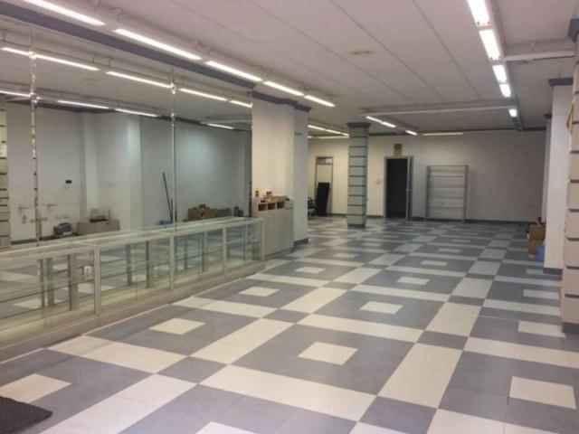 Local comercial en alquiler en Loja, Barrio Plines photo 0