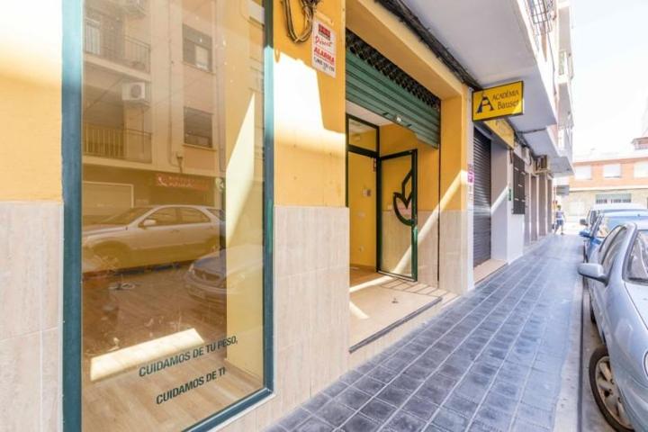 Local comercial en alquiler en Meliana, Meliana photo 0