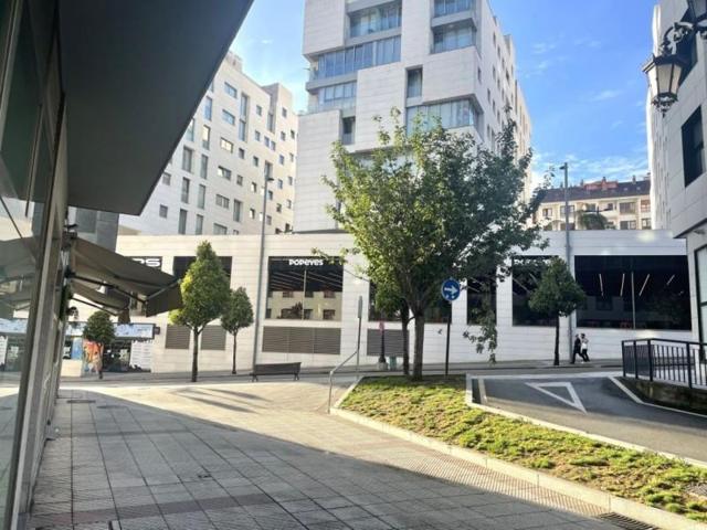 Local comercial en alquiler en Oviedo, Centro Bulevar El Vasco photo 0
