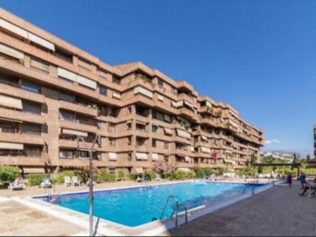 Apartamento en alquiler en Granada, Constitucion photo 0