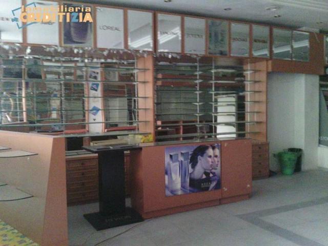 Local comercial en alquiler en Vigo, Povisa photo 0