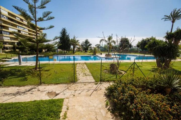 Apartamento en alquiler en Torremolinos, La Colina photo 0