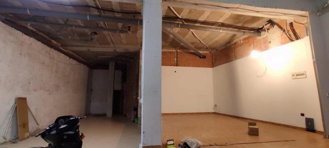 Local comercial en alquiler en Valencia, Torrefiel photo 0
