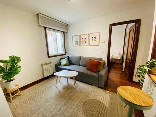 Apartamento en alquiler en Vigo, García Barbón photo 0