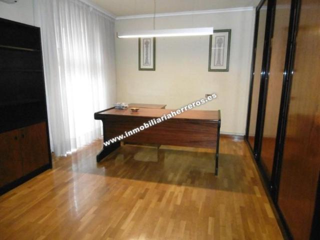 Oficina en alquiler en Logroño, El Espolon photo 0