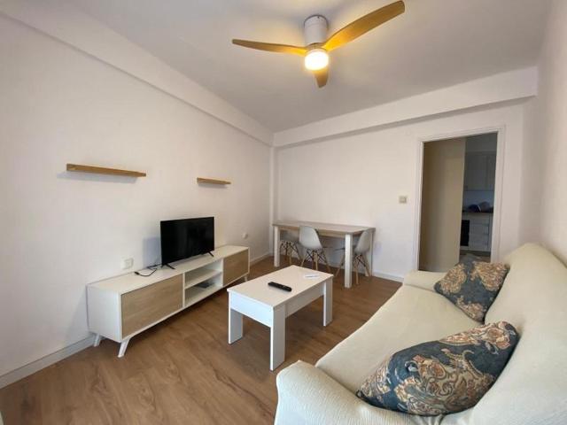 Piso en alquiler en Albacete, Feria photo 0