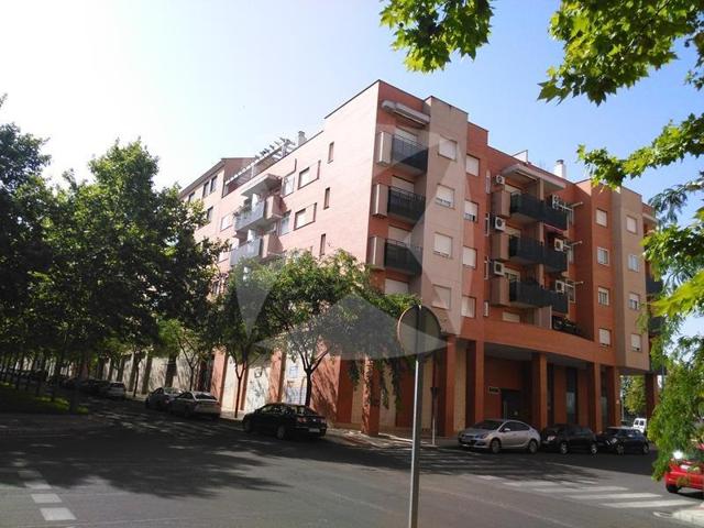 Local comercial en alquiler en Badajoz photo 0