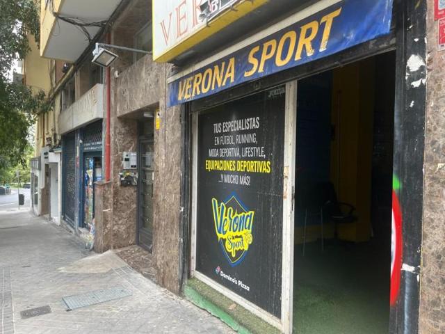 Local comercial en alquiler en Madrid, Valdezarza photo 0