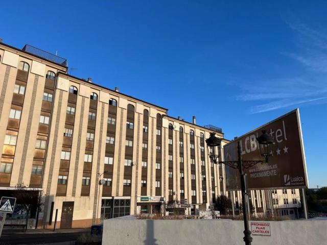 Local comercial en alquiler en Ávila photo 0