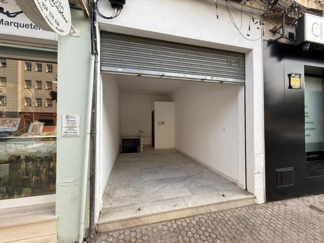 Local comercial en alquiler en Sevilla, Puerta Carmona-Puerta Osario-Amador de los Ríos photo 0