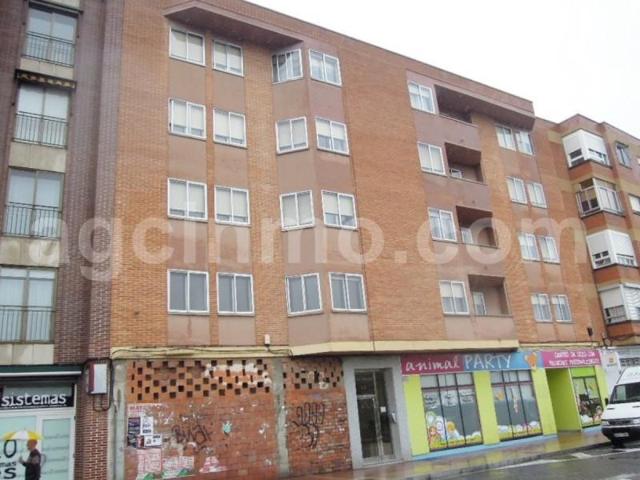 Local comercial en alquiler en Valladolid, La Rubia photo 0