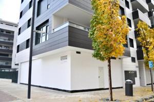 Local comercial en alquiler en Pamplona, Lezkairu photo 0